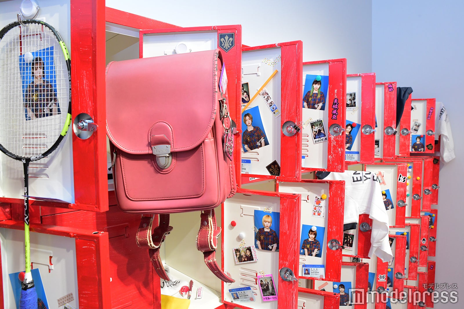 「SCHOOL OF WACK」展示の模様 （C）モデルプレス