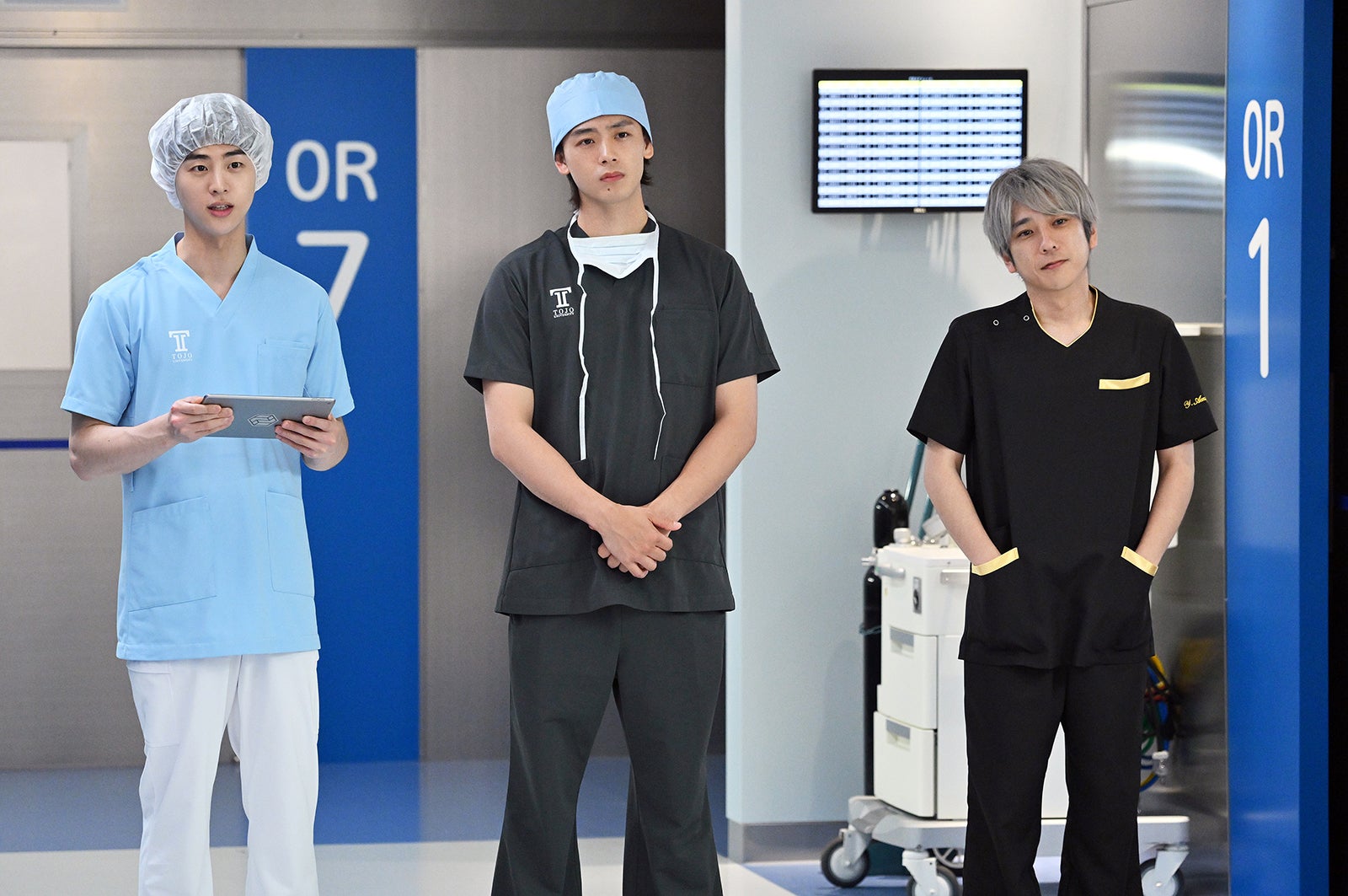 キム・ムジュン、竹内涼真、二宮和也「ブラックペアン シーズン２」第5話より（C）TBS