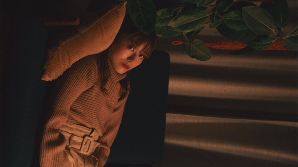 「ヒールの高さ」MVより （提供写真）