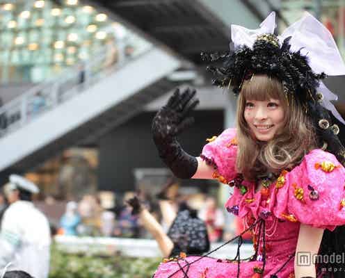 きゃりー、キュート&グロテスクな仮装でハロウィンパレードに登場