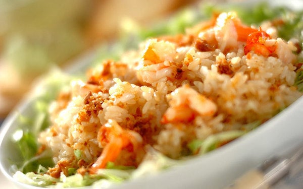 ニンニクがたっぷり入った、香ばしいエビのガーリックチャーハン