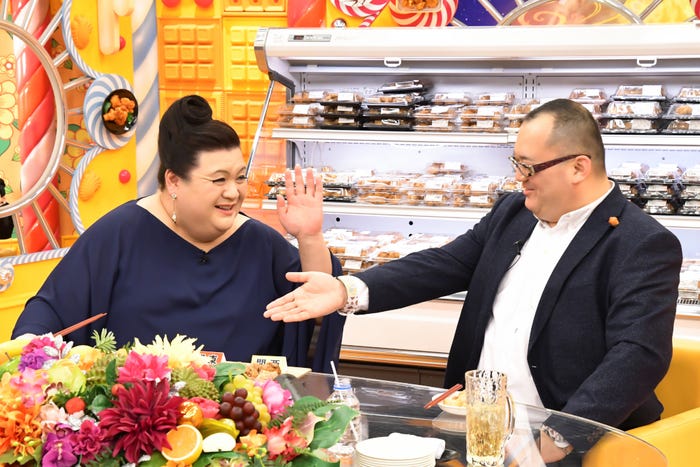 「お惣菜からあげの世界」を語るのは番組2度目の登場となる八木宏一郎さん(右)とマツコ・デラックス(左)(C)TBS