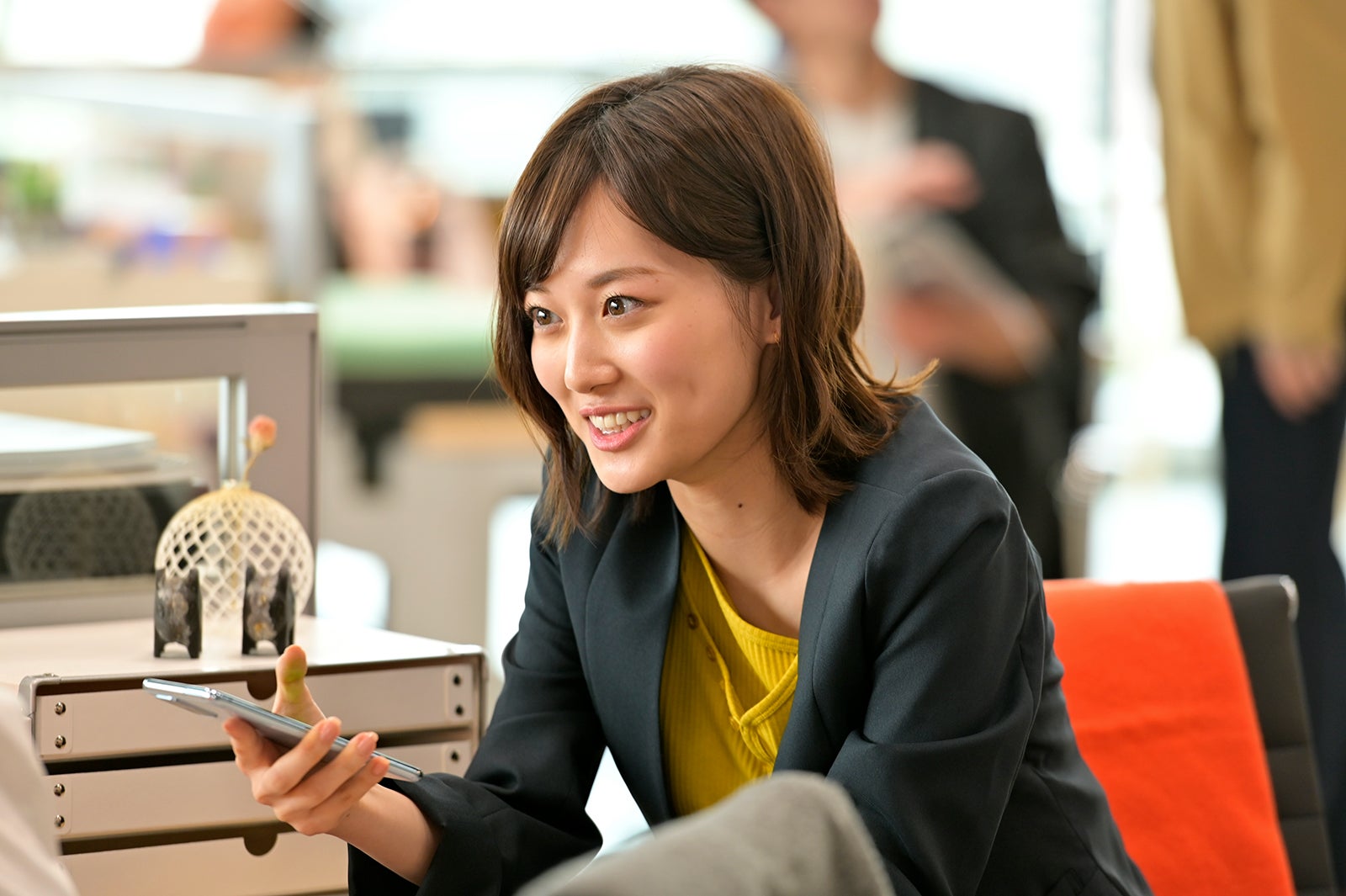 茅野七海（山下美月）／ドラマ「着飾る恋には理由があって」より（C）TBS