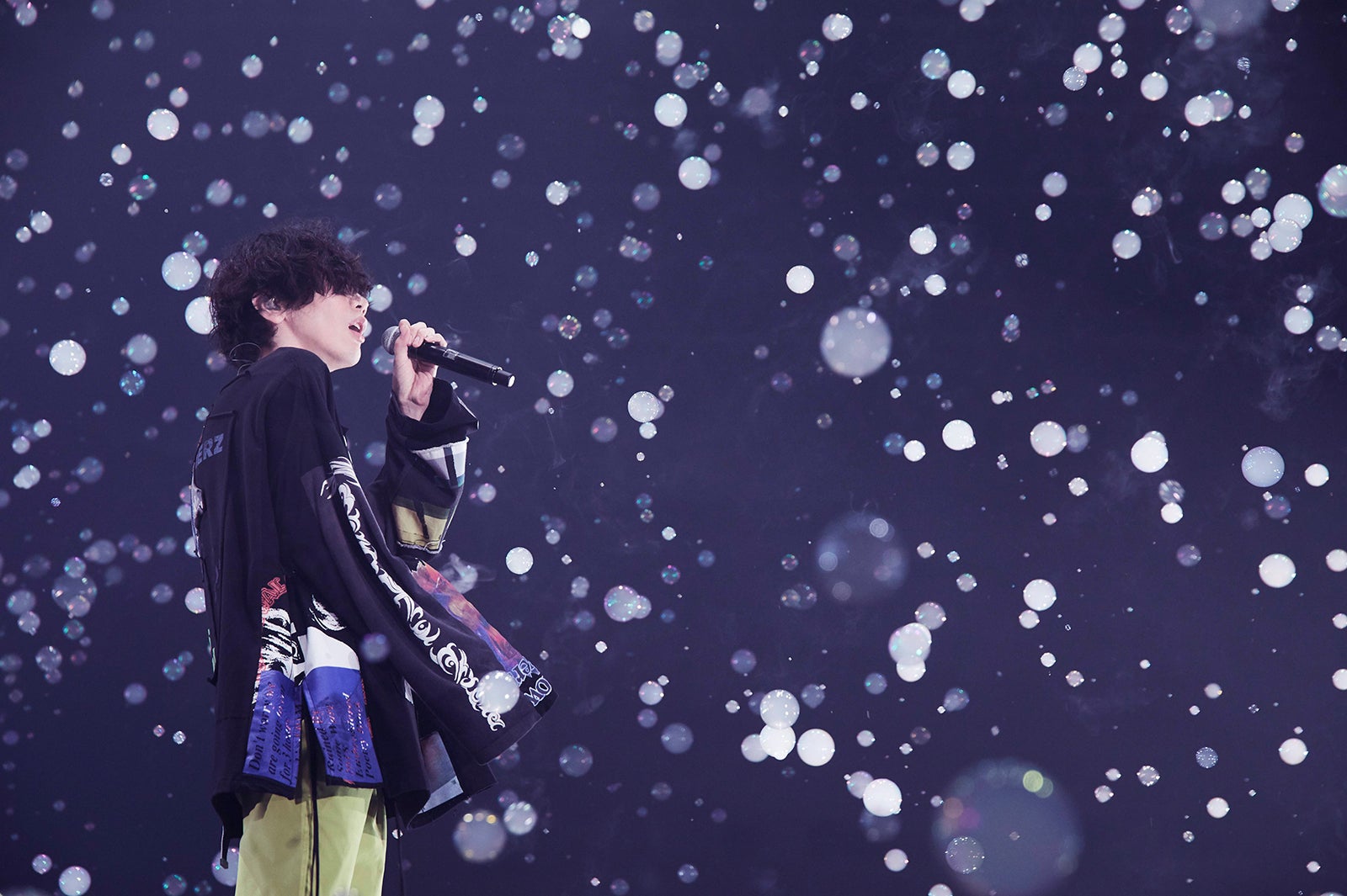 米津玄師「米津玄師 2019 TOUR／脊椎がオパールになる頃」より（提供画像）