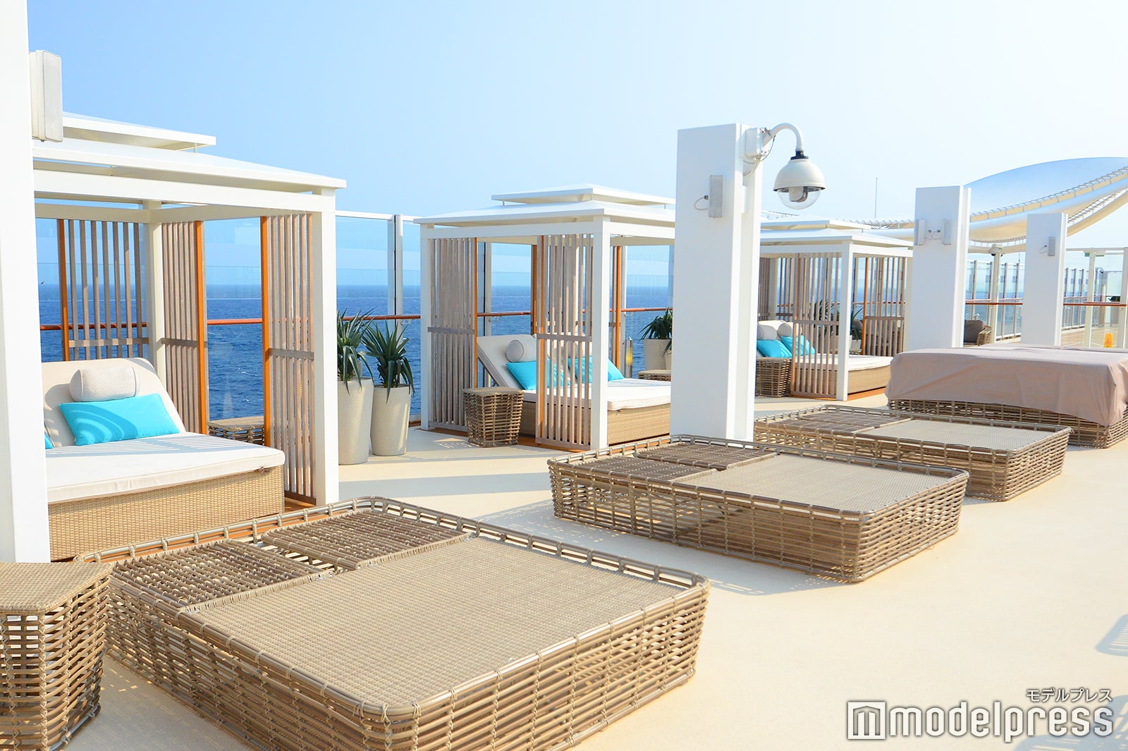 『パレス』専用プールのカバナ（C）モデルプレス