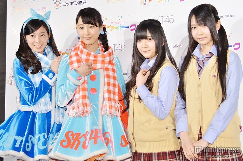 （左から）大矢真那、松井玲奈、山田麻莉奈、井上由莉耶