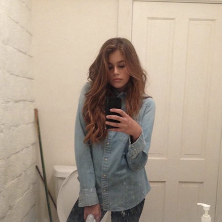 ラフなヘアスタイルで。Kaia Gerber Instaglamより