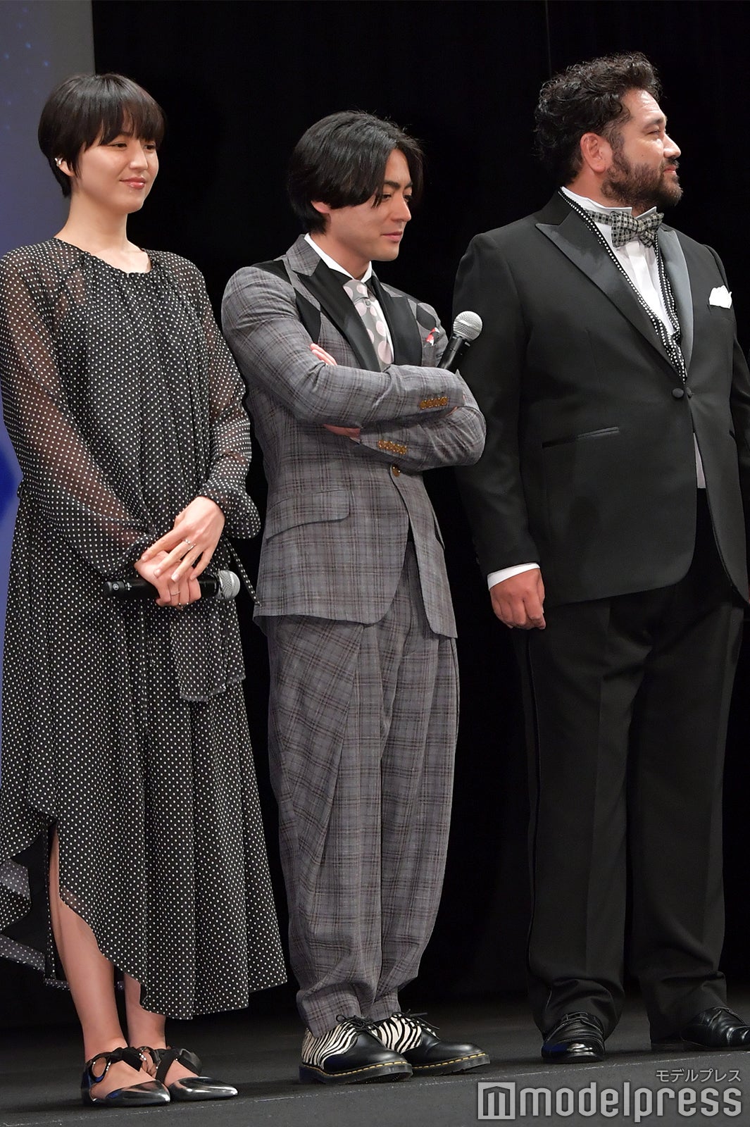（左から）長澤まさみ、山田孝之、勝矢 （C）モデルプレス