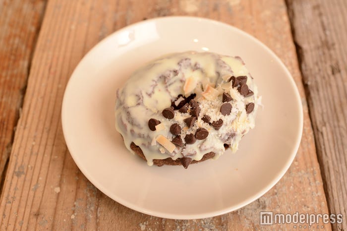 ココナッツ チョコケーキ¥250(C)モデルプレス