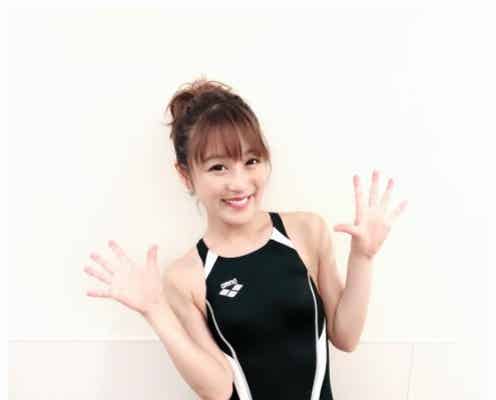 鈴木奈々「中学生ぶり」スクール水着姿を披露「実にエロい」の声