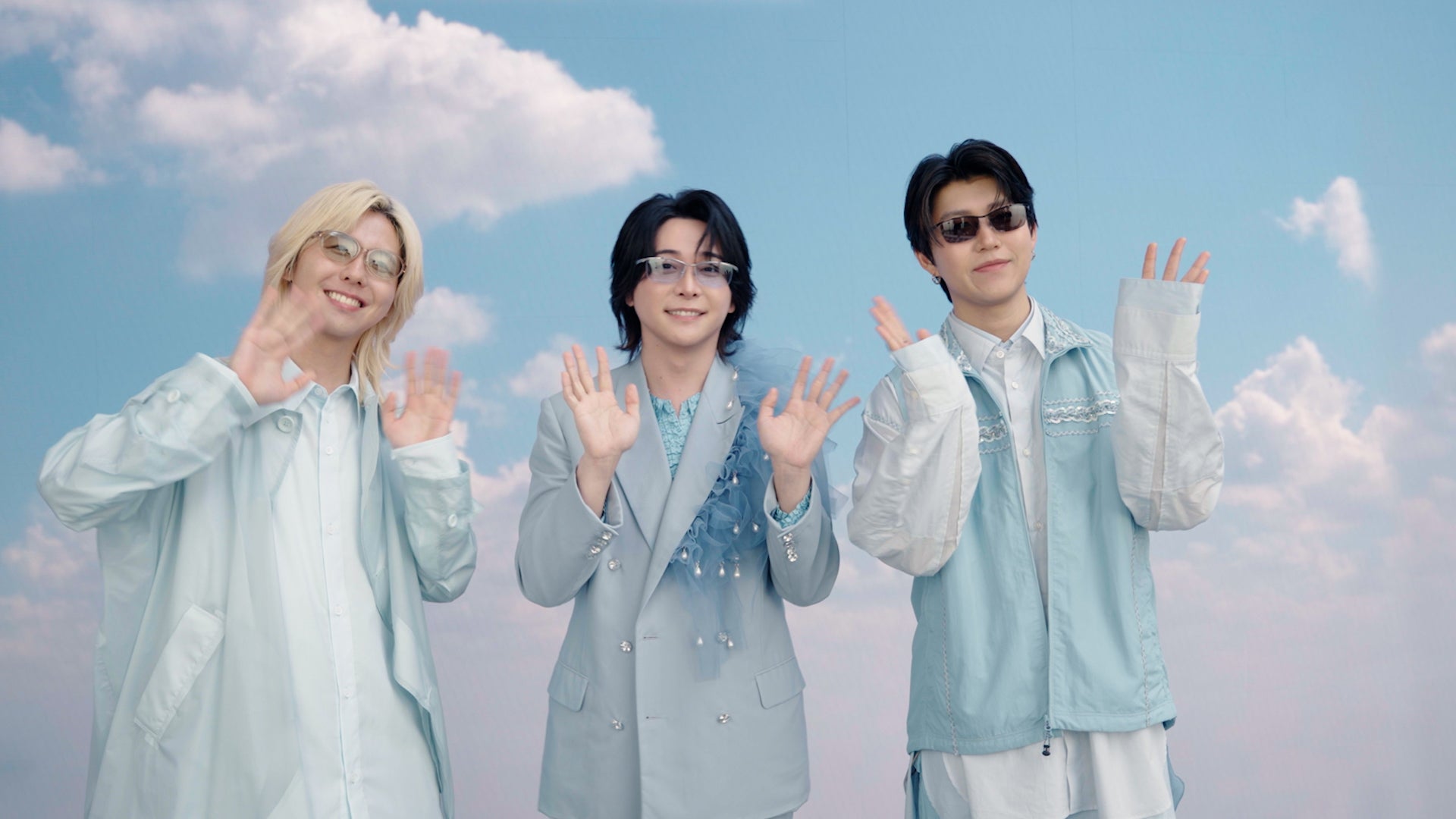 Mrs. GREEN APPLE、お互いに似合うサングラス選び“最高に眩しい笑顔”「眼鏡市場」新CMインタビューSPECIAL FITTING映像公開