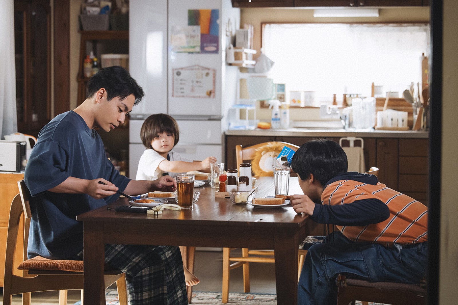 柳楽優弥、佐藤大空、坂東龍汰「ライオンの隠れ家」第1話（C）TBS