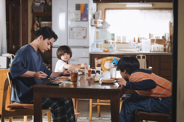 柳楽優弥、佐藤大空、坂東龍汰「ライオンの隠れ家」第1話(C)TBS