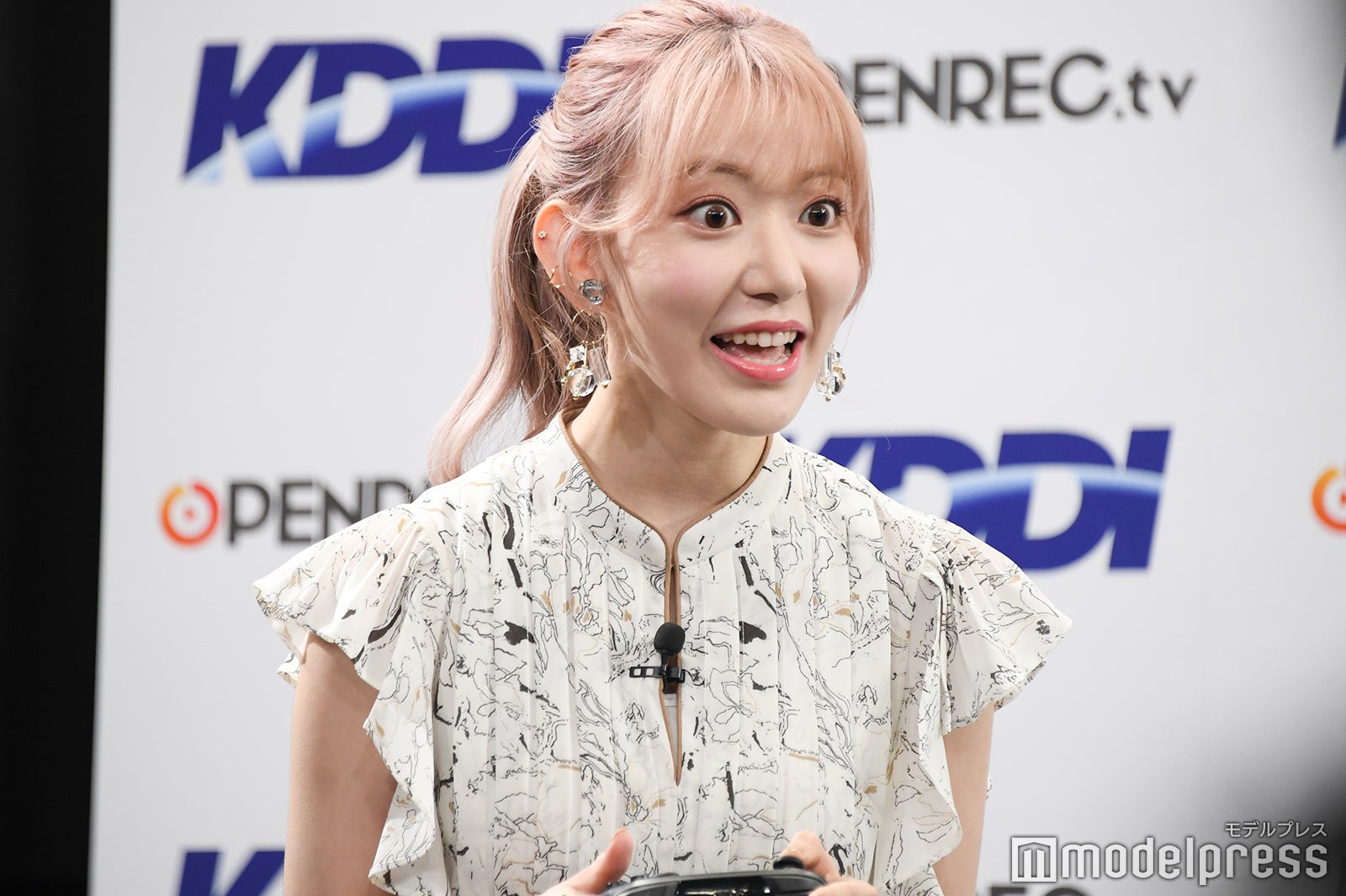 ゲーム中に驚く宮脇咲良 （C）モデルプレス