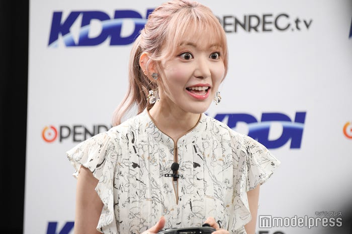 ゲーム中に驚く宮脇咲良 (C)モデルプレス