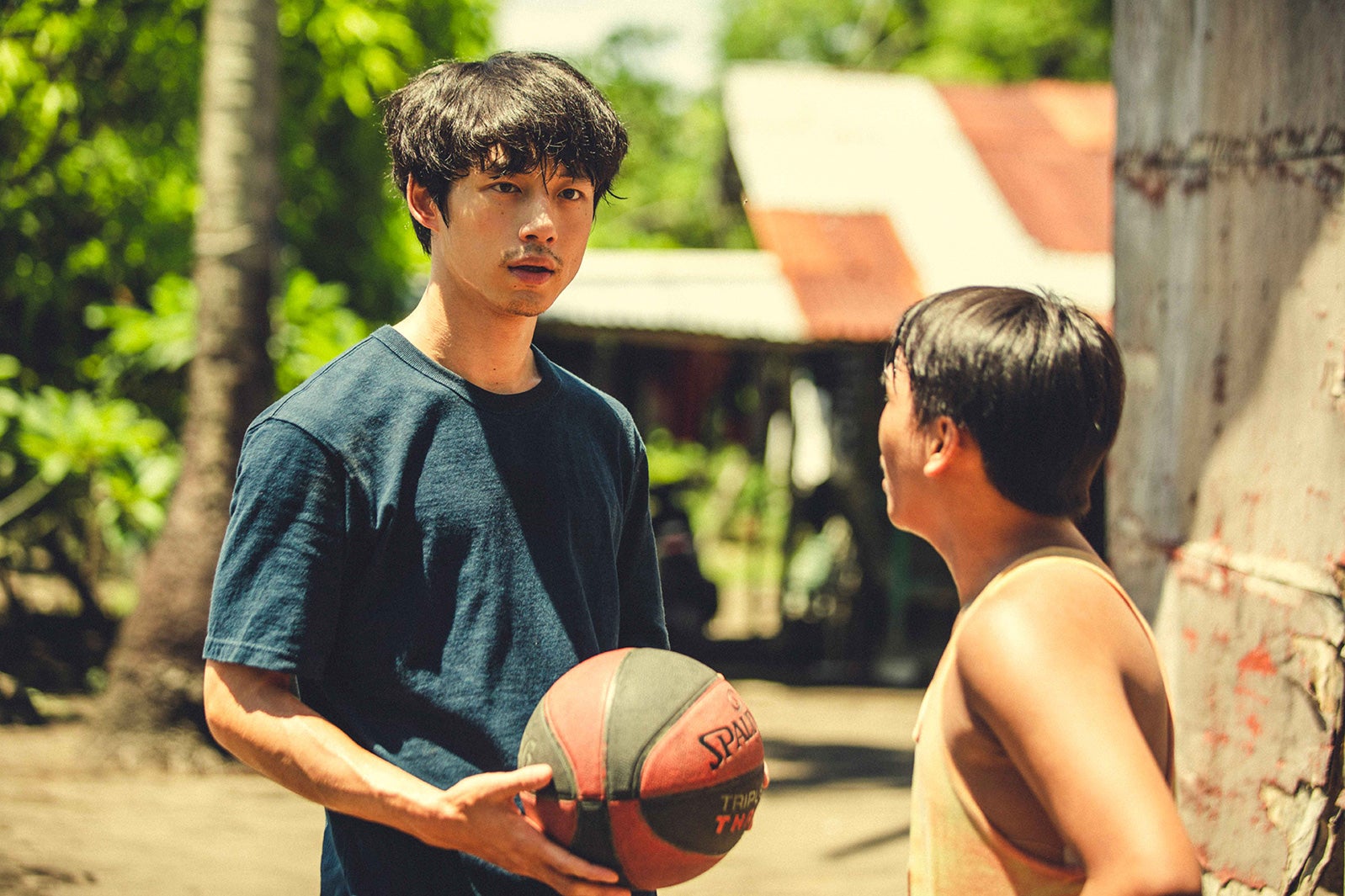 （左）坂口健太郎（C）2019 WOWOW