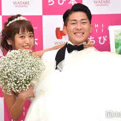 昨年9月に結婚した近藤千尋、太田博久（C）モデルプレス