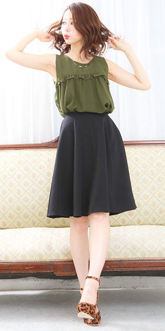 胸元フリルシフォンノースリーブフレアブラウストップス「神戸レタス」2290円(税込)/画像提供:神戸レタス