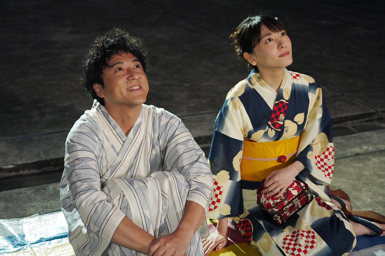 ムロツヨシ、新垣結衣「親バカ青春白書」第1話より（C）日本テレビ