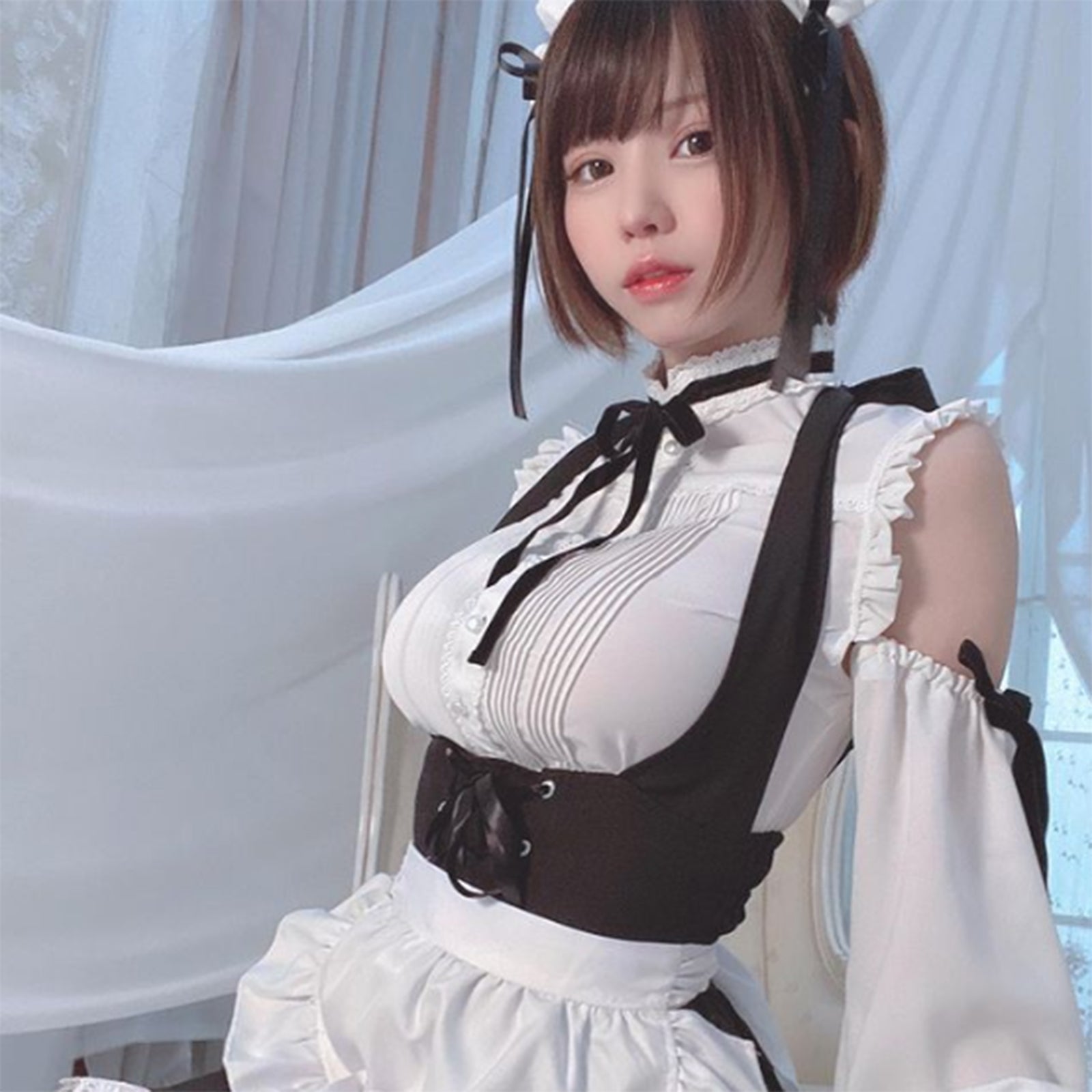 えなこ、ミニスカメイドのコスプレ披露「可愛すぎる」「破壊力すごい」と反響