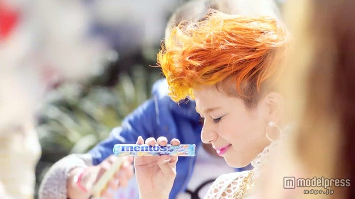 Una/「メントス(R) デュオ ソーダアソート」CMより