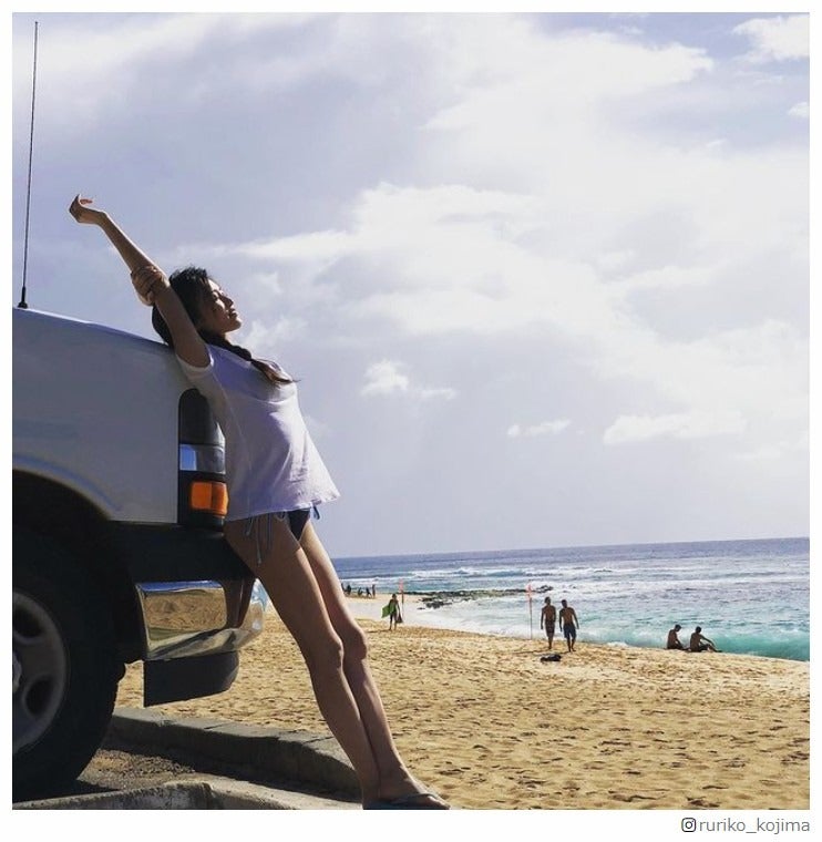 小島瑠璃子「この頃痩せてます」過去ショットに「美脚」「美しい」の声