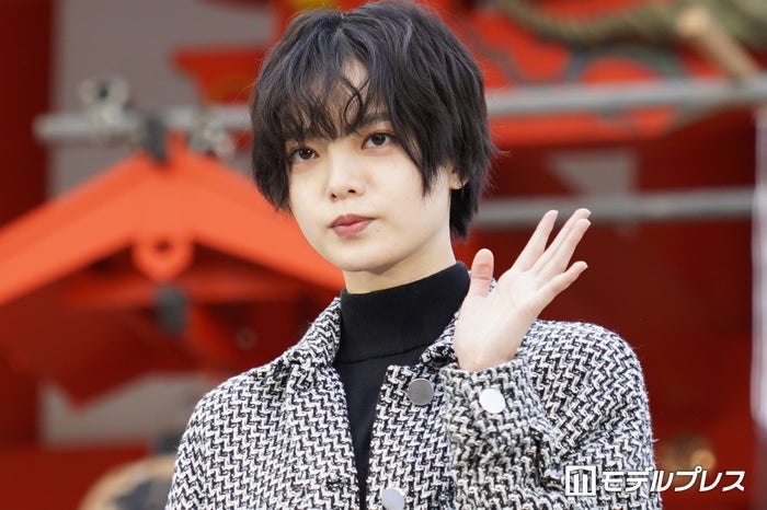 平手友梨奈、“拘束”から開放された意味深ショットが話題「そろそろ始動？」「期待大」と反響続々