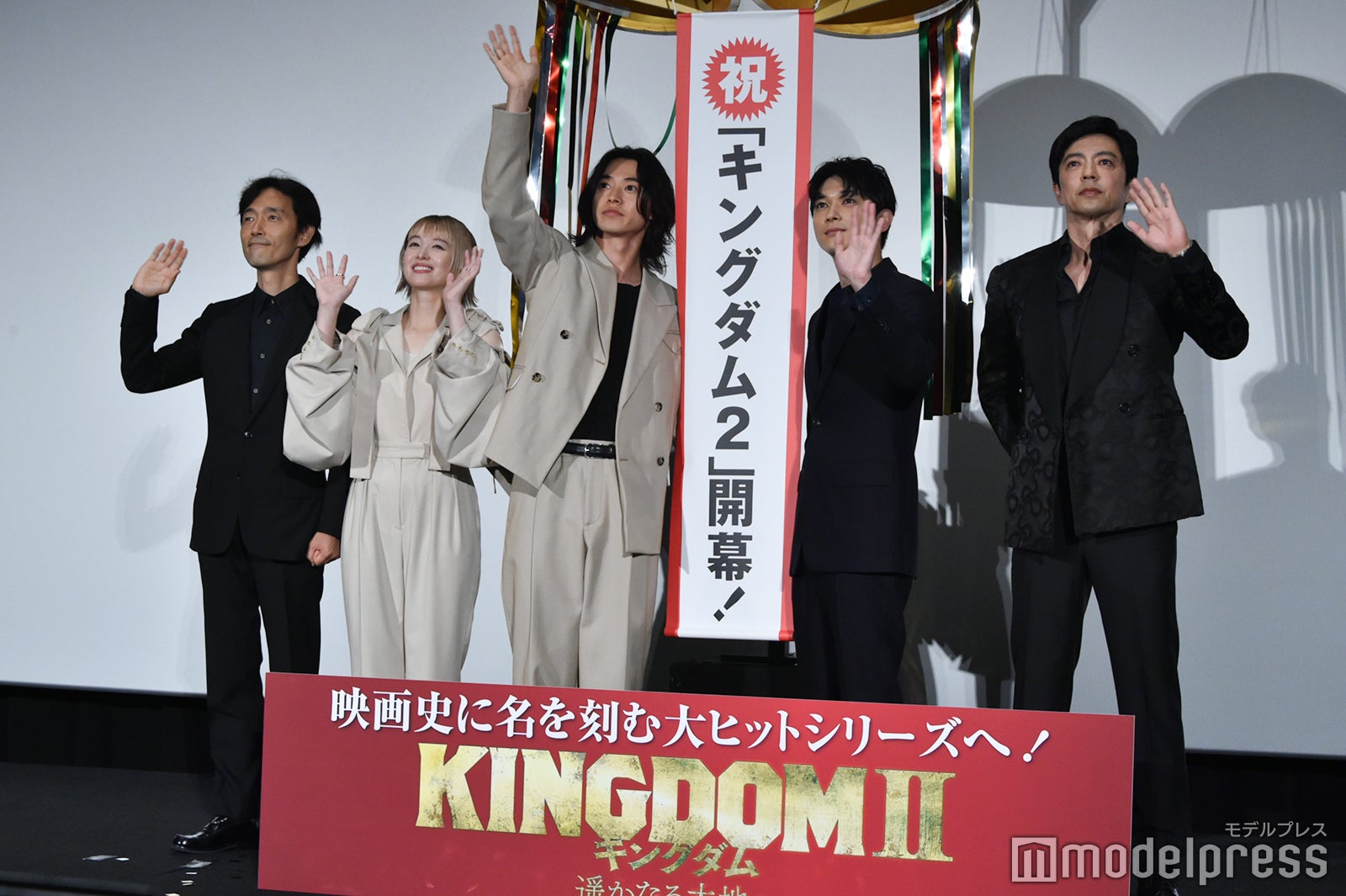 （左から）佐藤信介監督、清野菜名、山崎賢人、吉沢亮、大沢たかお （C）モデルプレス