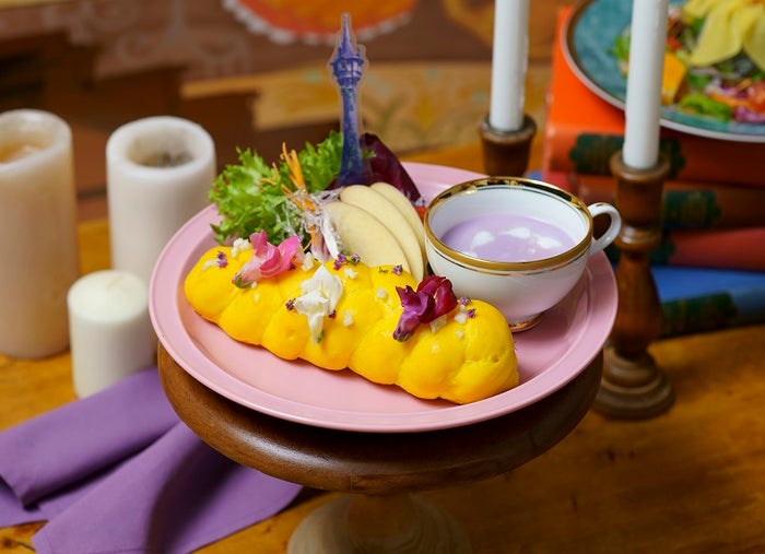 <ラプンツェル>髪飾りのサンドウィッチプレート税込2,189円(C)Disney