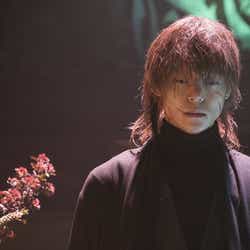 モデルプレス - 窪田正孝の圧倒的“美” 色気溢れるビジュアルが話題<「Diner」場面カット解禁>