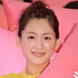 綾瀬はるか Tシャツ ジャージ姿で登場 1人の リアル干物女 とまったり モデルプレス 綾瀬はるか Tシャツ ジャージ姿で登場 1人の リアル干物女 とまったり モデルプレス