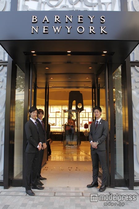 日本全国のバーニーズから精鋭のドアマン※写真は福岡店のもので、イメージです