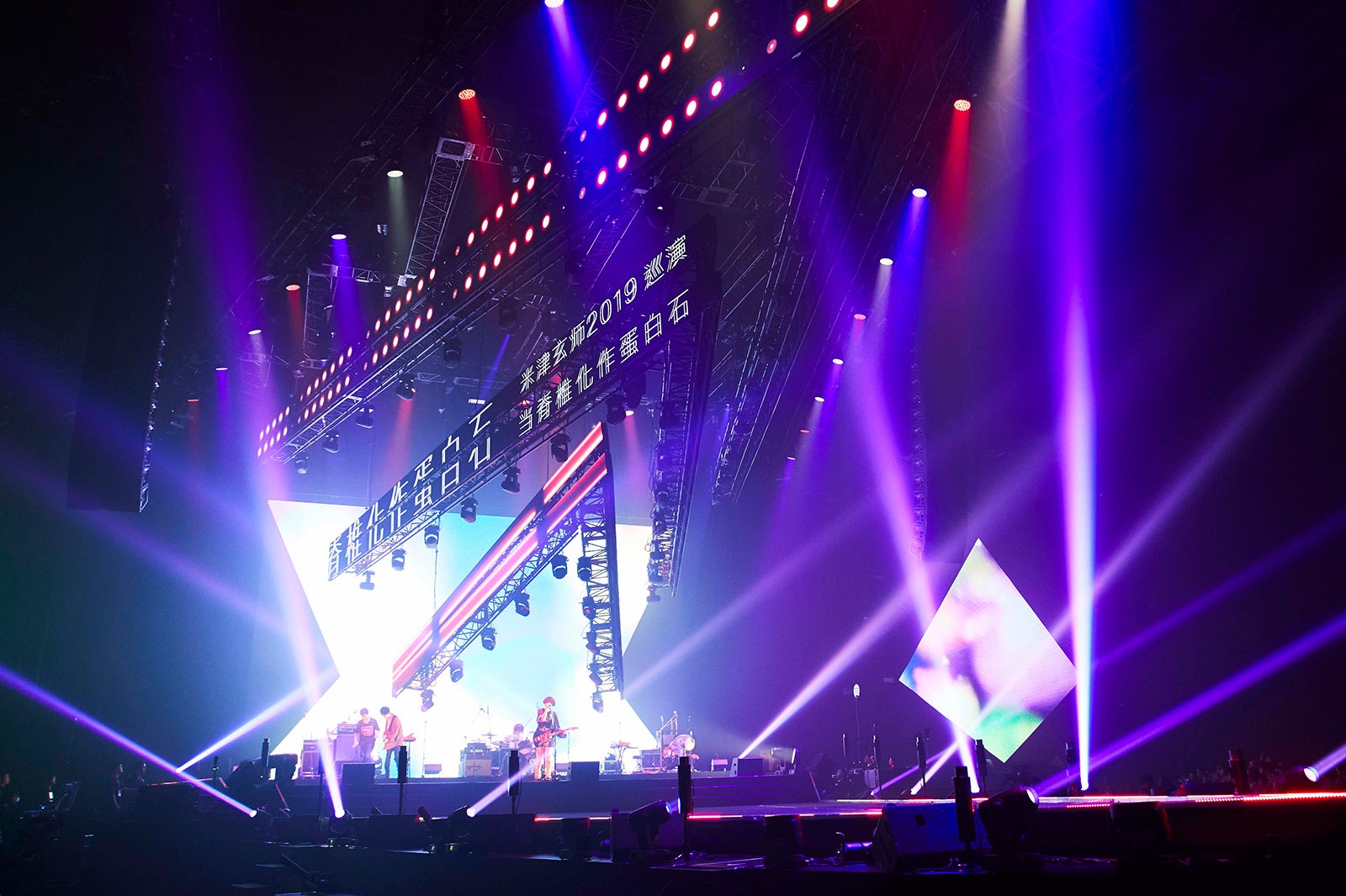 米津玄師「米津玄師 2019 TOUR／脊椎がオパールになる頃」より（提供画像）