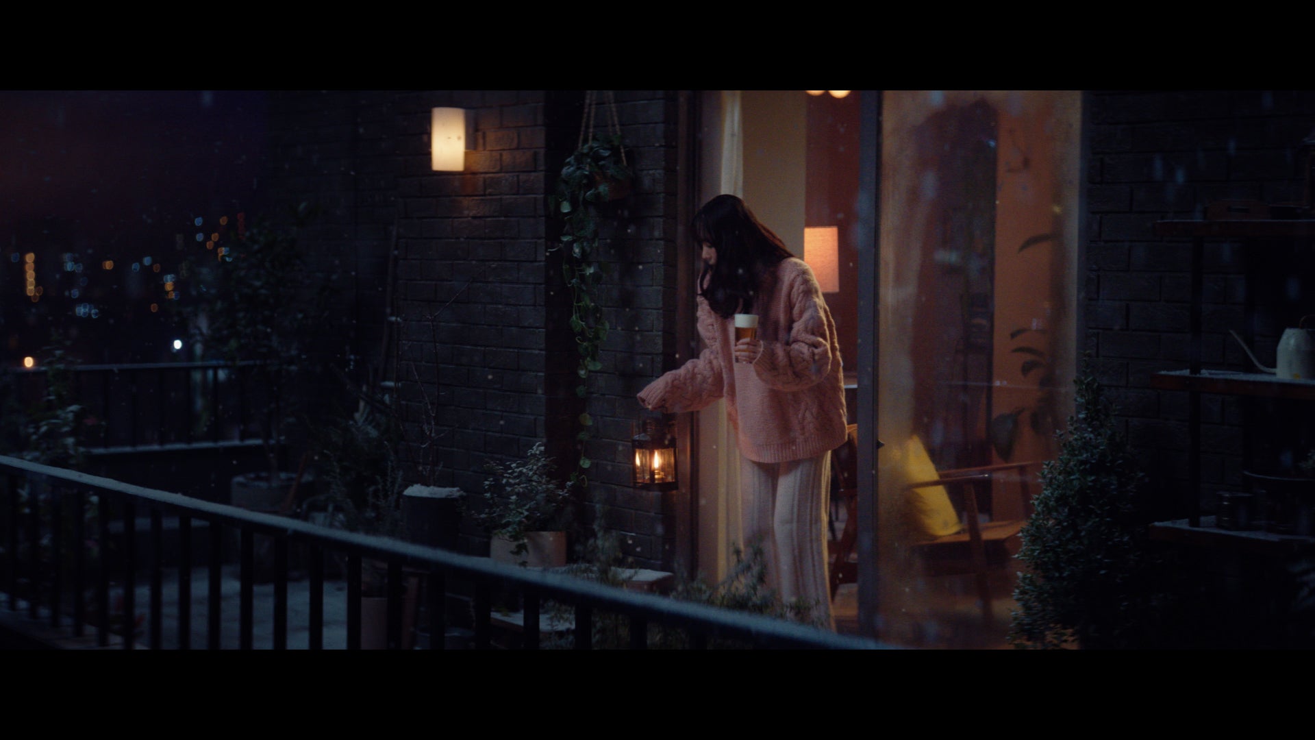 新垣結衣新CM「2022年もおつかれ生です」篇より（提供写真）