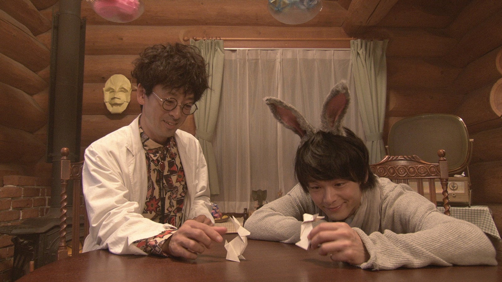 滝藤賢一、中村倫也／「オリガミの魔女と博士の四角い時間」（C）NHK