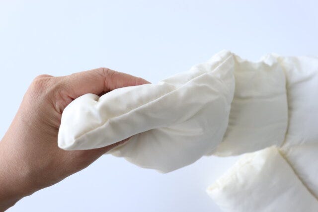 ダイソー　中わたダウン風マフラー　ふわふわ　厚み