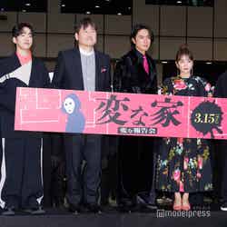 （左から）DJ松永、佐藤二朗、間宮祥太朗、川栄李奈、石川淳一監督（C）モデルプレス