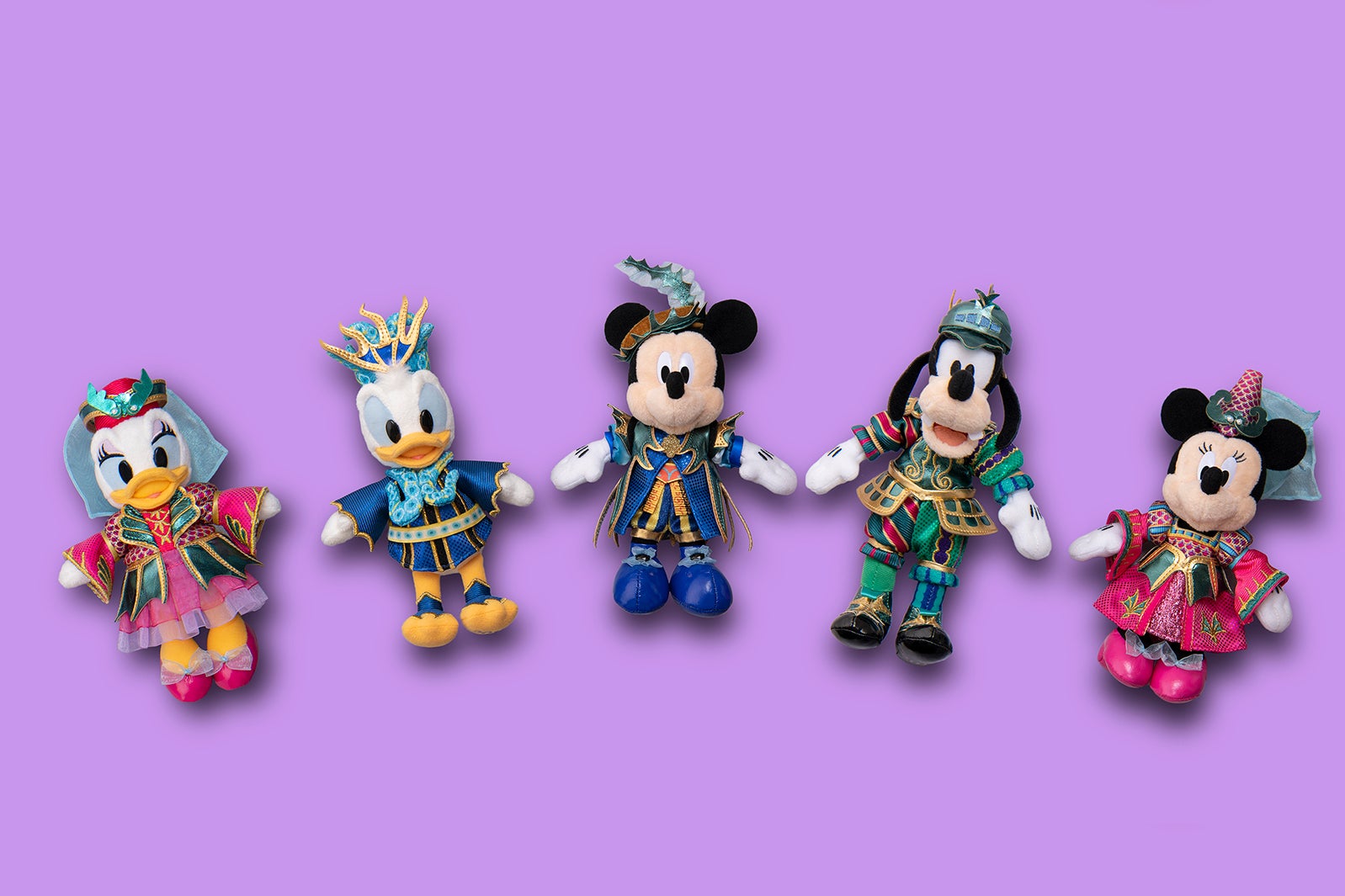 ぬいぐるみバッジ各1,900円（C）Disney