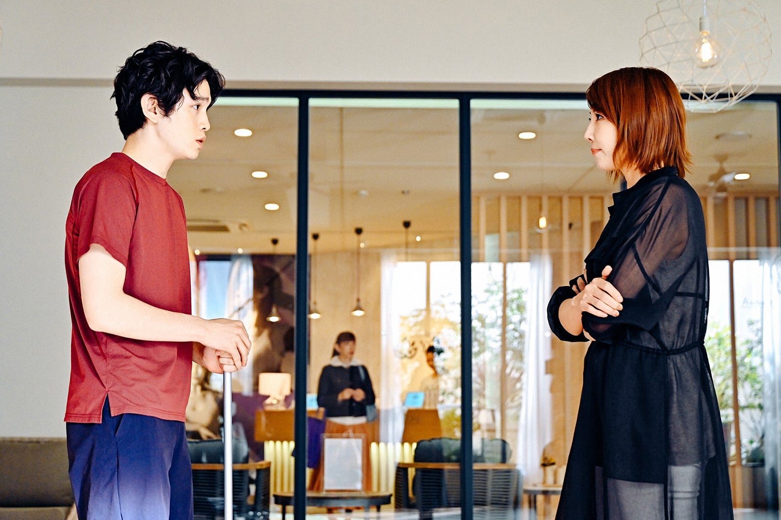 鈴木康介、柚希礼音／「持続可能な恋ですか？～父と娘の結婚行進曲～」第4話より（C）TBS