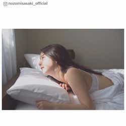 モデルプレス - 佐々木希、下着姿でベッドに!SEXYショットに「刺激強い」「女神級の美しさ」の声