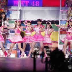 「AKB48リクエストアワー セットリストベスト200 2014」で1位に輝いた峯岸みなみキャプテン率いるチーム4初のオリジナル曲「清純フィロソフィー」（C）AKS