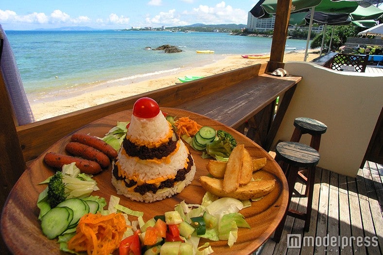 沖縄の海カフェ「浜辺のTipi Cafe」の「Tipi タコライス」￥1300（税込）／画像提供：浜辺のTipiCafe