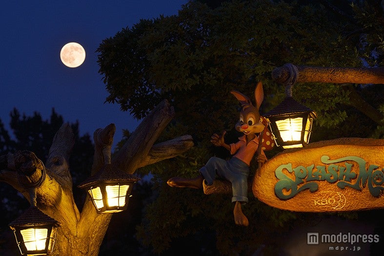 ブルームーンが輝く東京ディズニーランド／クリッターカントリー（C）Disney