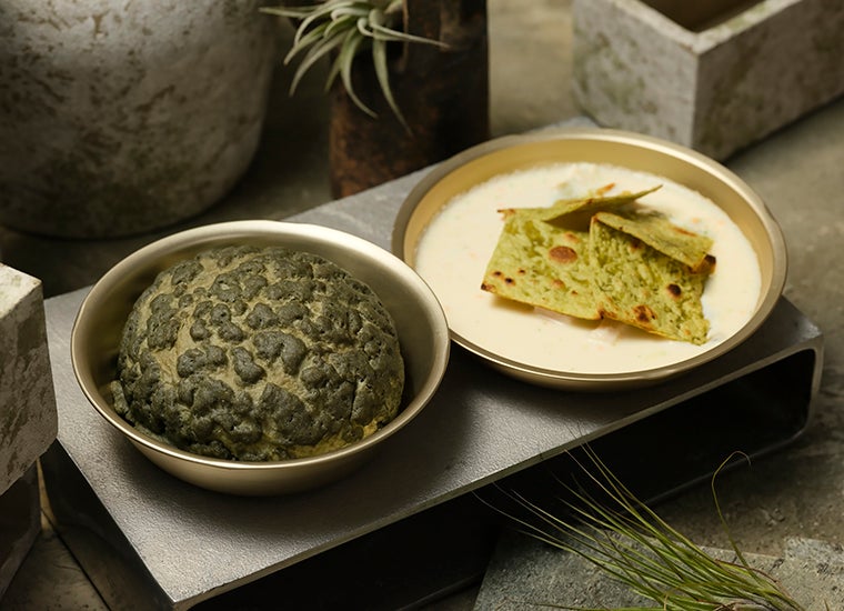 ポーションパンとシチューのプレート1,990円（C）＆ TM Lucasfilm Ltd．