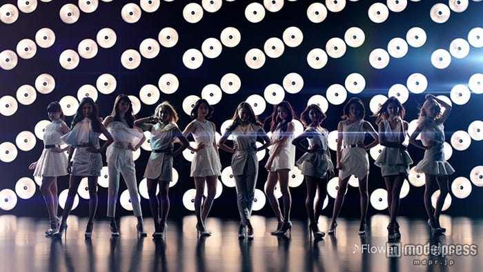 コーセーの新CMに出演するE-girls/新CMカットより