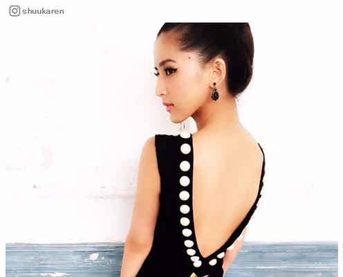 E-girls藤井萩花、背中ざっくり妖艶ショットに絶賛相次ぐ ショートヘアとのギャップに驚きの声も