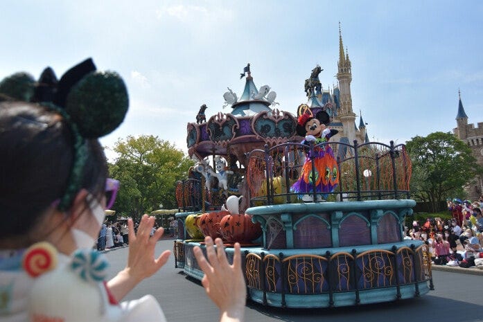 次はミニーマウスです。ミニーはゴースト仕様でもやっぱり可愛い～