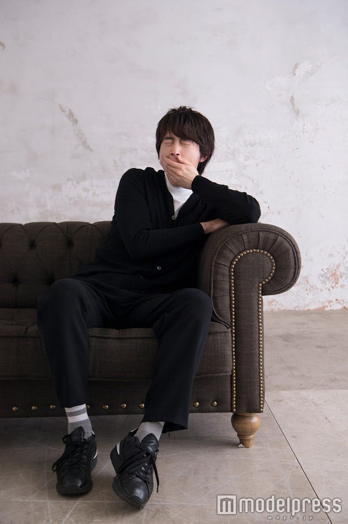 この日の撮影でも杉野遥亮さんの“リアルあくび”をキャッチ!(C)モデルプレス