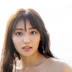 奥山かずさ、ふんわりバストにドキッ S字ライン際立つ