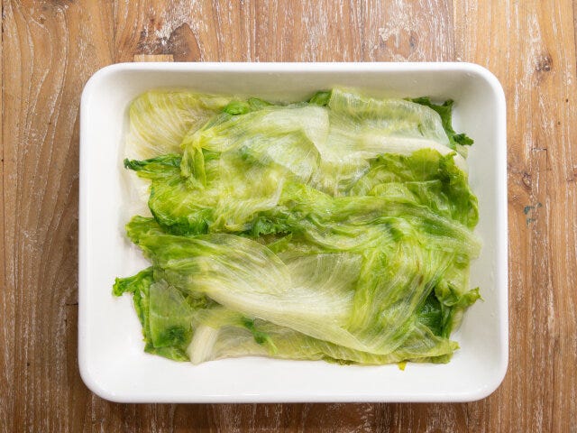 レタスを均等に重ねておきます。